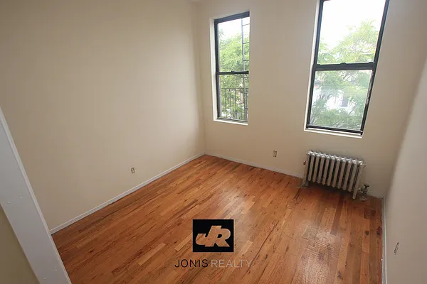 Rented by Jonis Realty | media 7