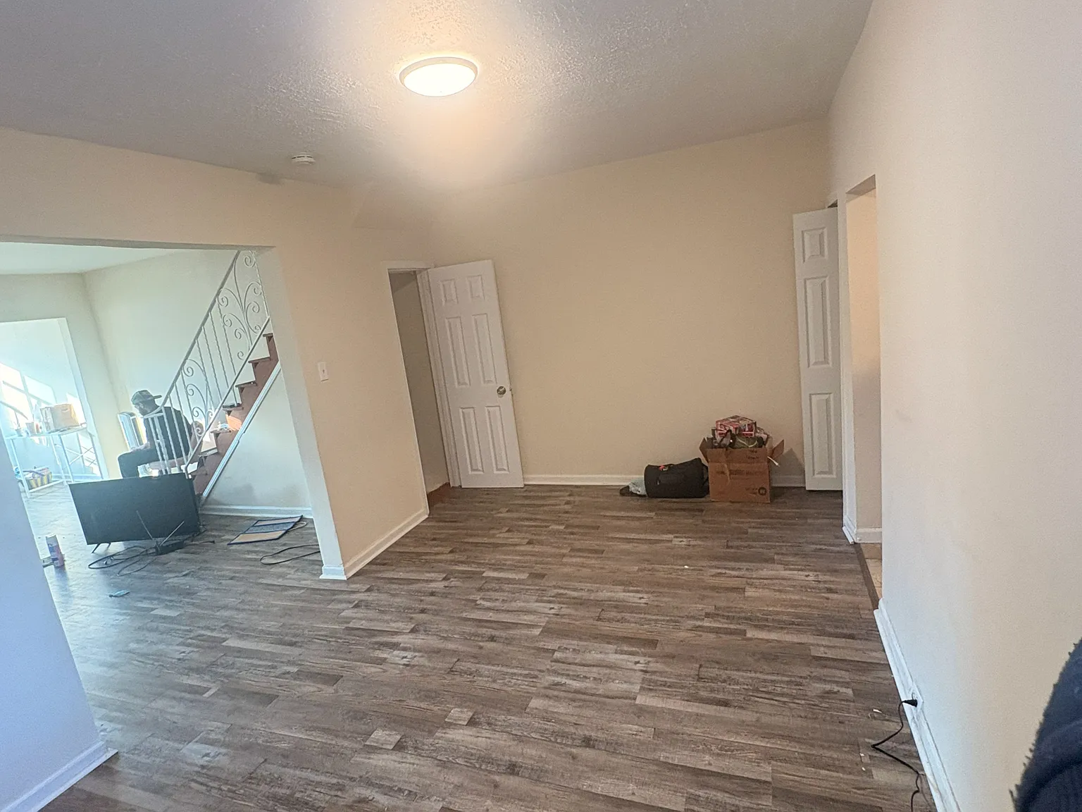 3 bed, 1.5 bath, 1560 sqft, $1,800 — Photo 2