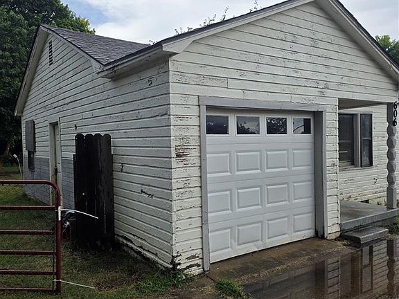 2nd image of 606 N H St