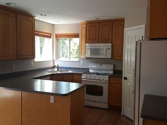 4th image of 12542 Stonebridge Cir