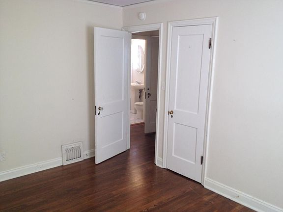5th image of 3912 Washington Ave SE