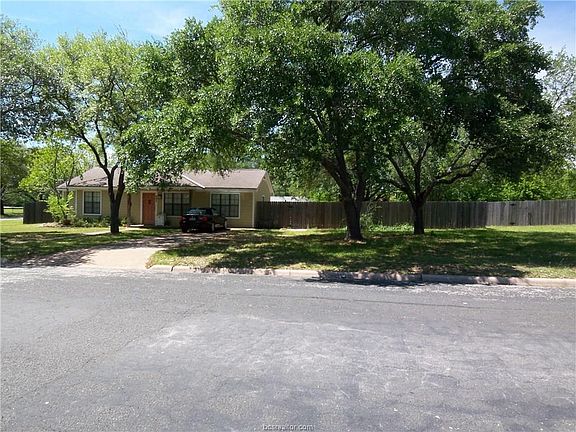 3rd image of 501 Kyle Ave