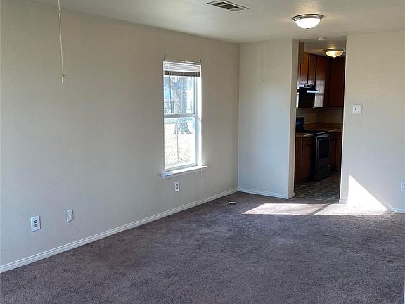4th image of 409 E College St
