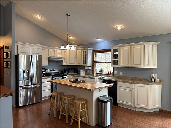 3rd image of 1407 Mckinley Rd
