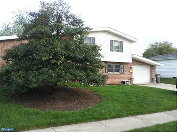 3rd image of 301 Rosewood Dr