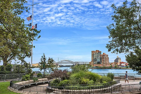 Sold by Bond New York | media 12