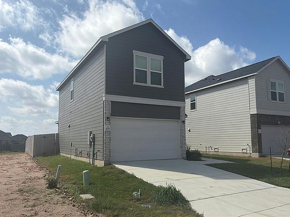 3rd image of 419 Blacktail Dr