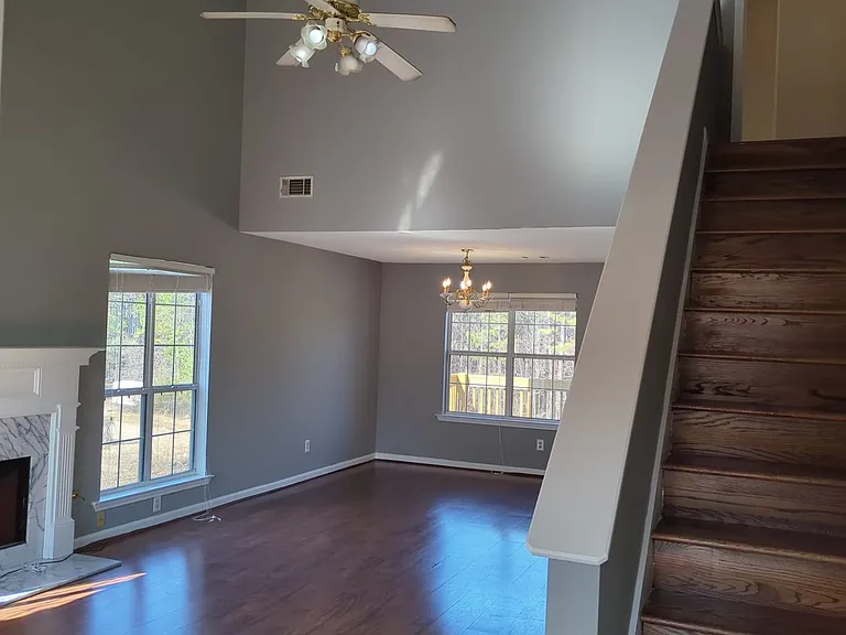 705 Dover Ct — Photo 3