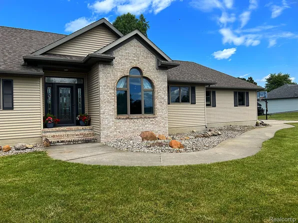 5566 Sandy Ln, Columbiaville, MI 48421
