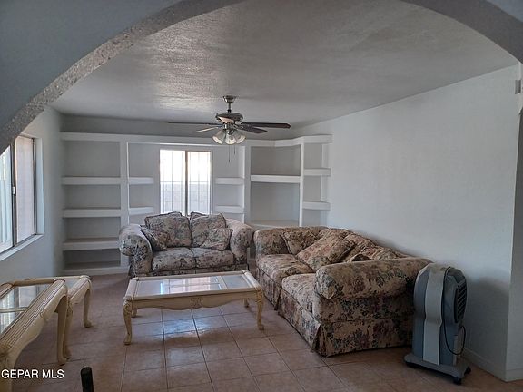 4th image of 809 Delhi Dr