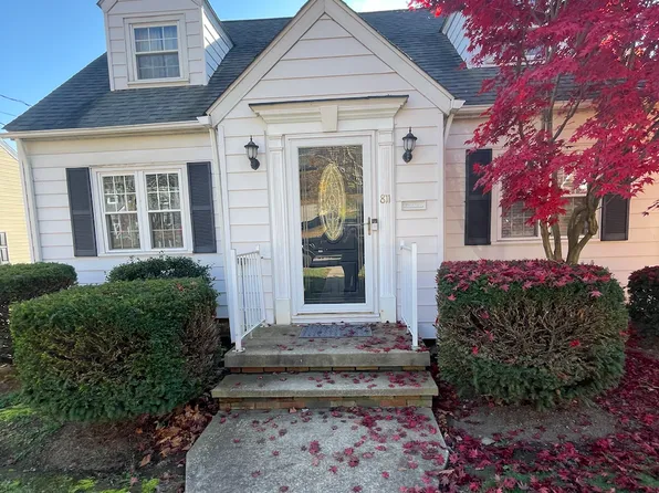 811 California Ave, Ellwood City, PA 16117