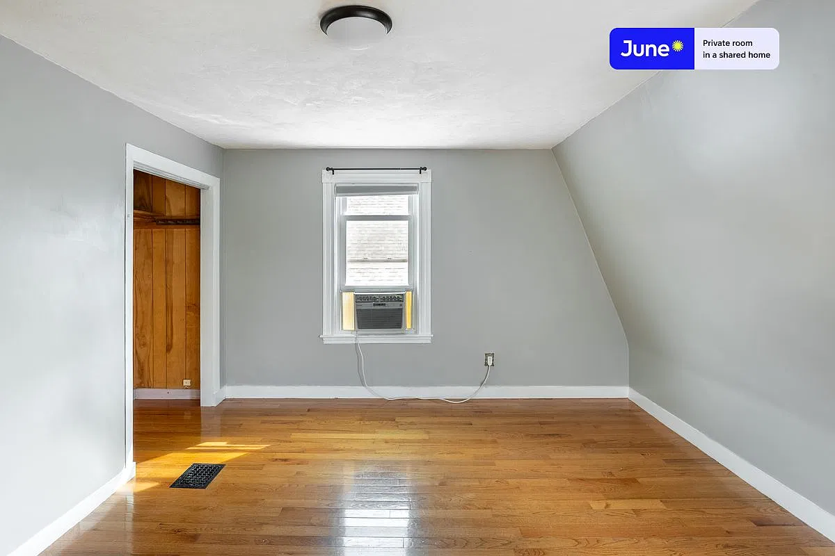 26 Charnwood Rd — Photo 3
