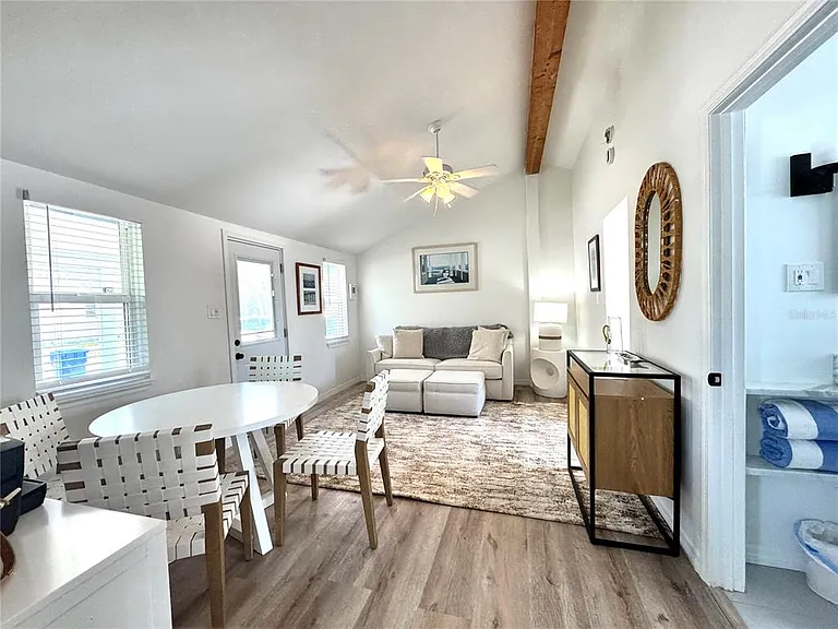 6980 Poinsetta Ave — Photo 10