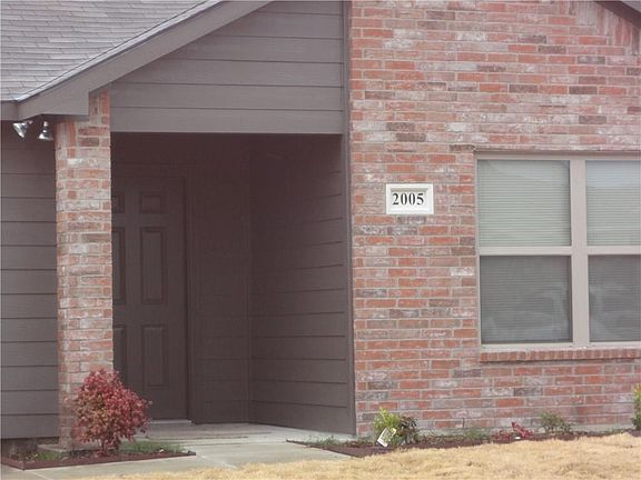 2nd image of 2005 Alanbrooke Dr