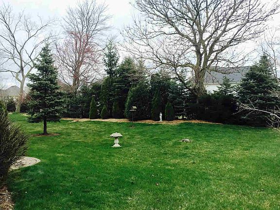 3rd image of 835 Regents Park Dr