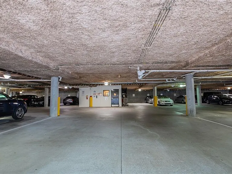 3275 Lenox Rd NE #207 — Photo 30
