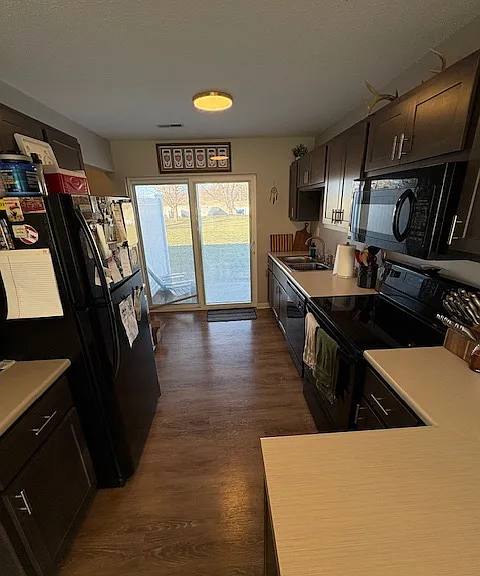 510 E Fairlawn Dr — Photo 2
