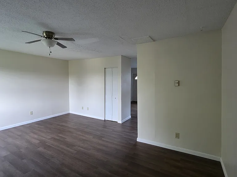 320 Hubbard St — Photo 12