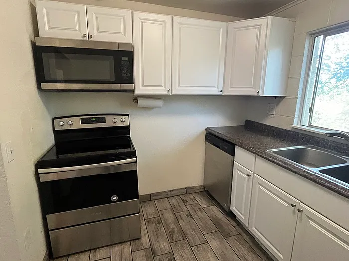 1882 Edison St #5 — Photo 5