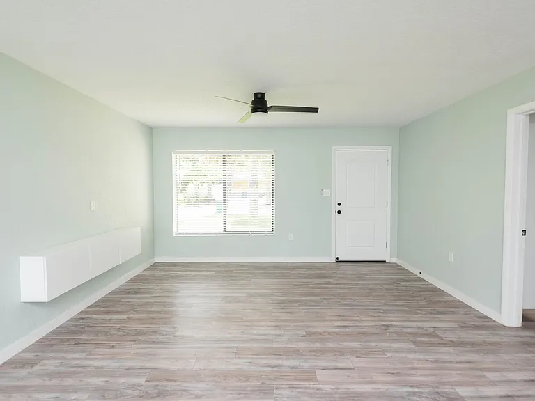 347 S Lakeside Dr — Photo 15