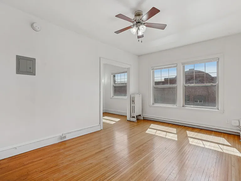 Summit Hill Apartments — Photo 18