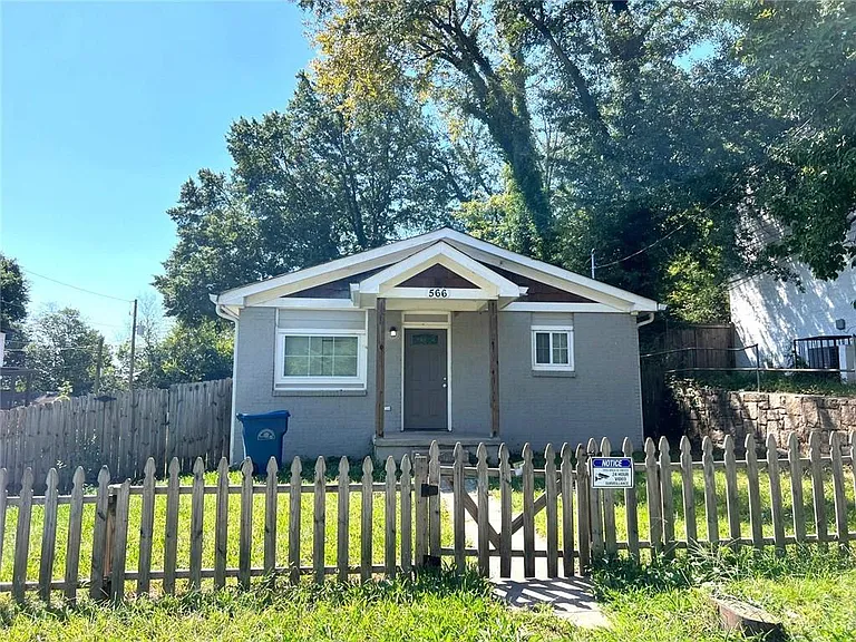 566 Rockwell St SW — Photo 22