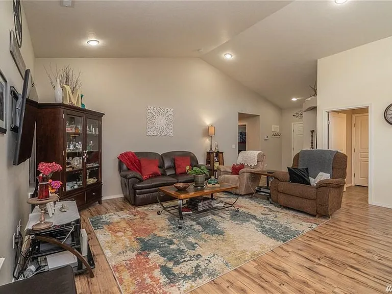 512 S Trillium Way — Photo 9