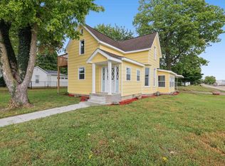 705 S Court St, Tuscola, IL 61953