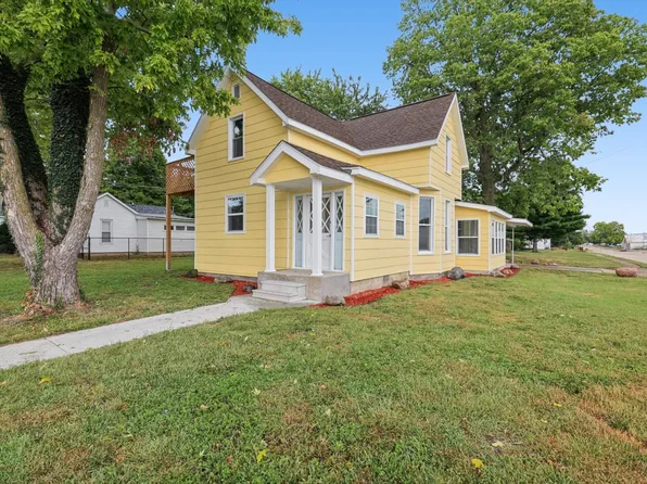 705 S Court St, Tuscola, IL 61953