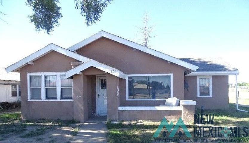 1st image of 802 S 1st St