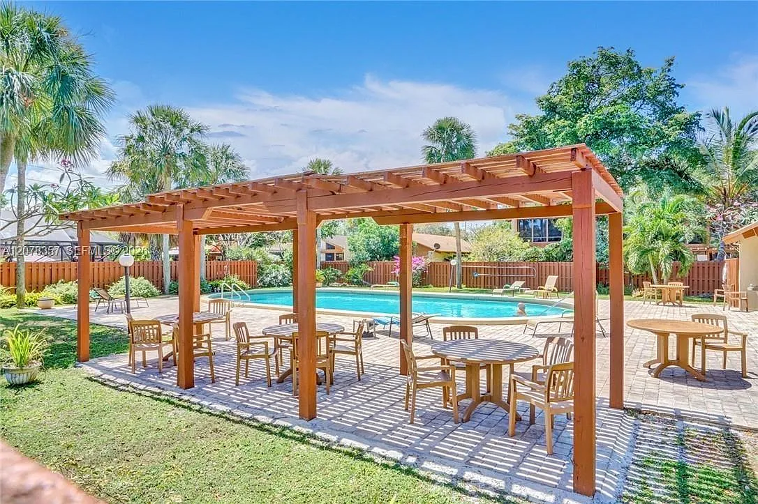 Palm-Aire Village 4th Sec — Photo 1