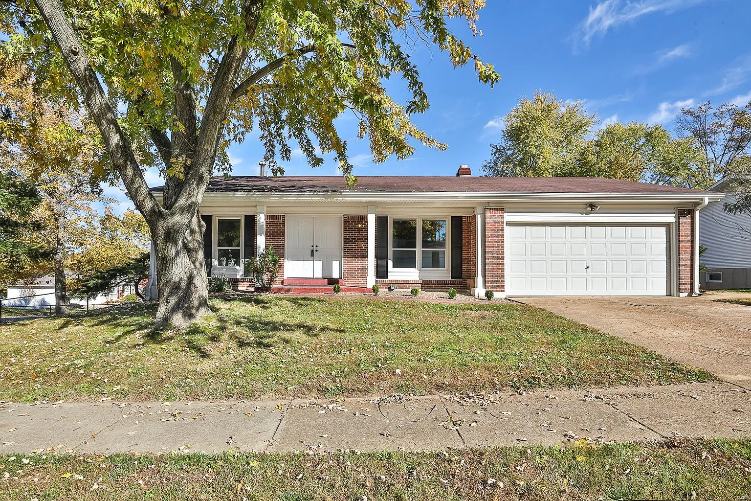 4233 Massabielle Dr photo 1