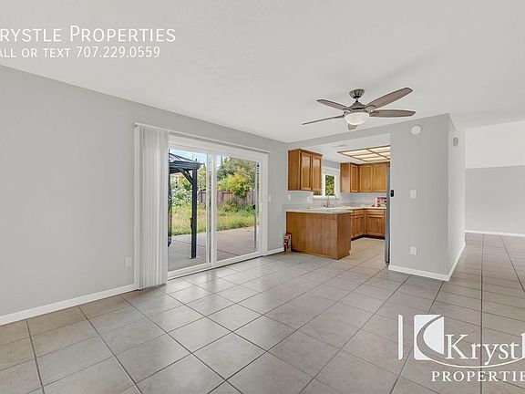 4th image of 571 Chaucer Ln