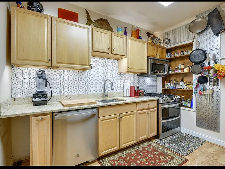 821 Randolph St NW — Photo 2