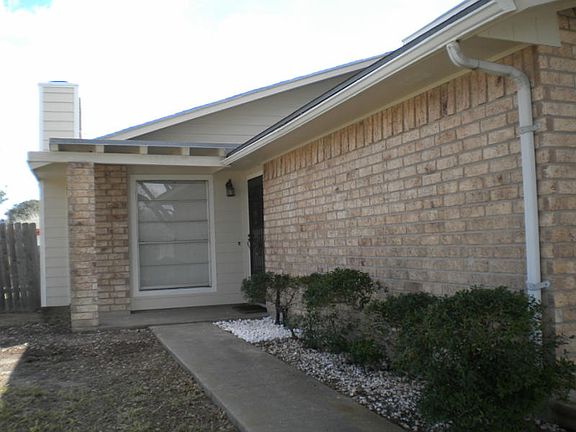 4th image of 2758 Wind Rock Dr