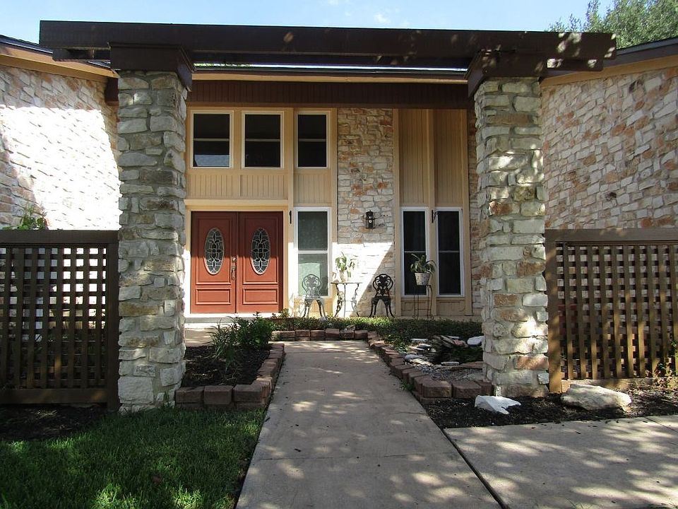 1st image of 1001 Walsh Ln