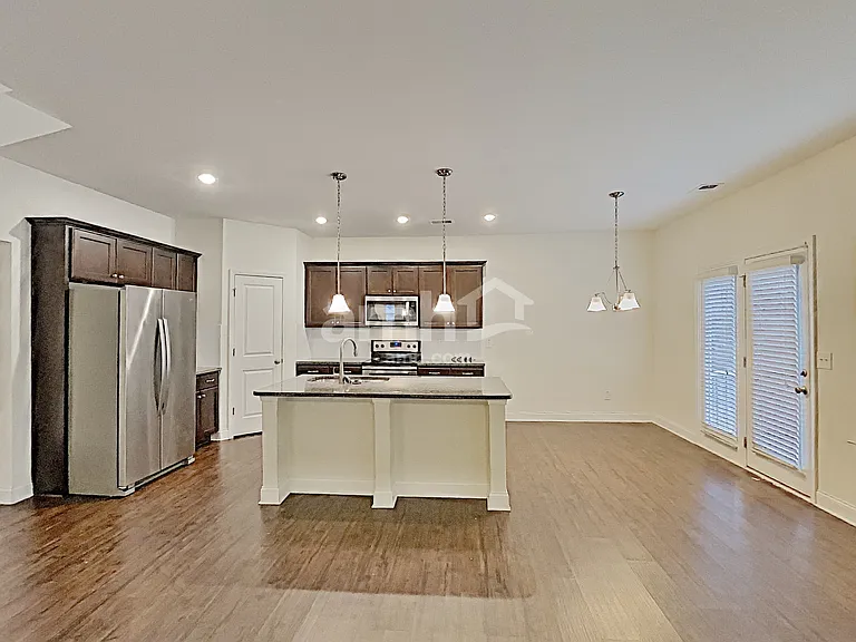 411 Pearson Cir — Photo 6