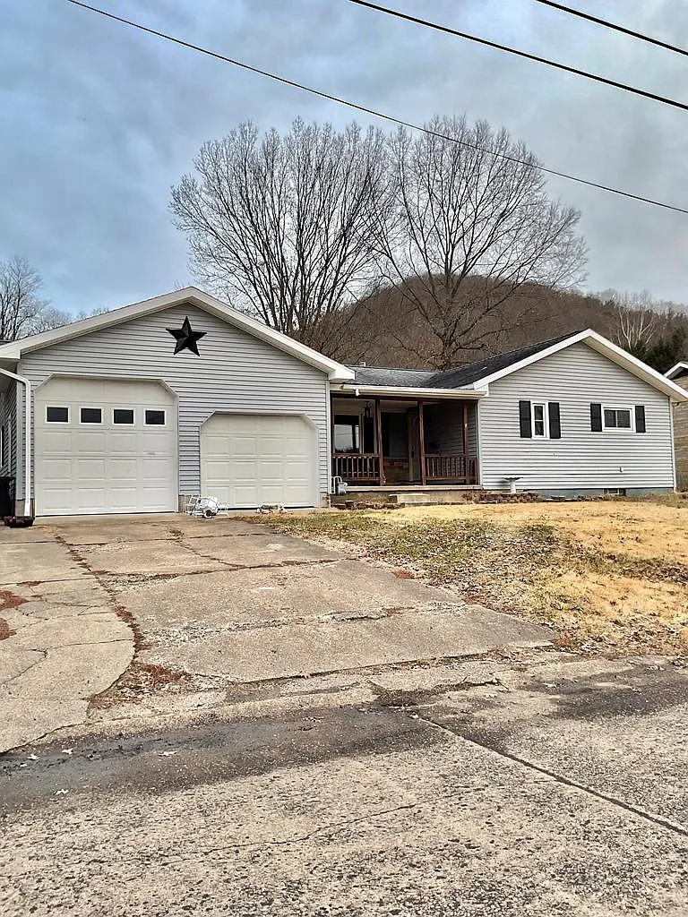 1031 5th street photo 1