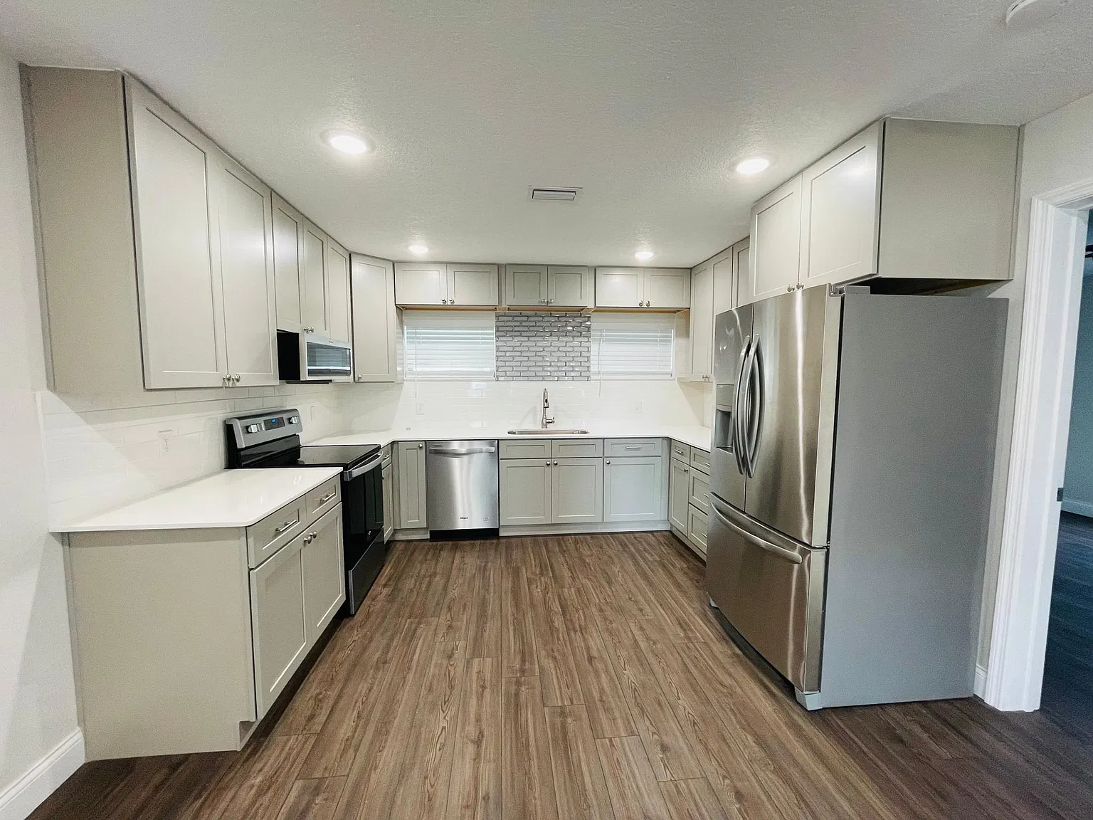 2 bed, 860 sqft, $2,150 — Photo 2