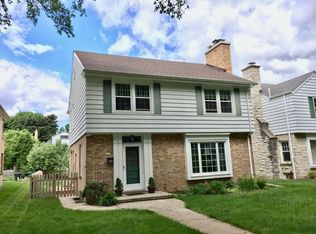 4531 N Woodburn St, Shorewood, WI 53211