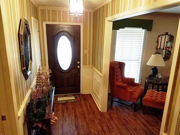 4th image of 328 Millcreek Dr
