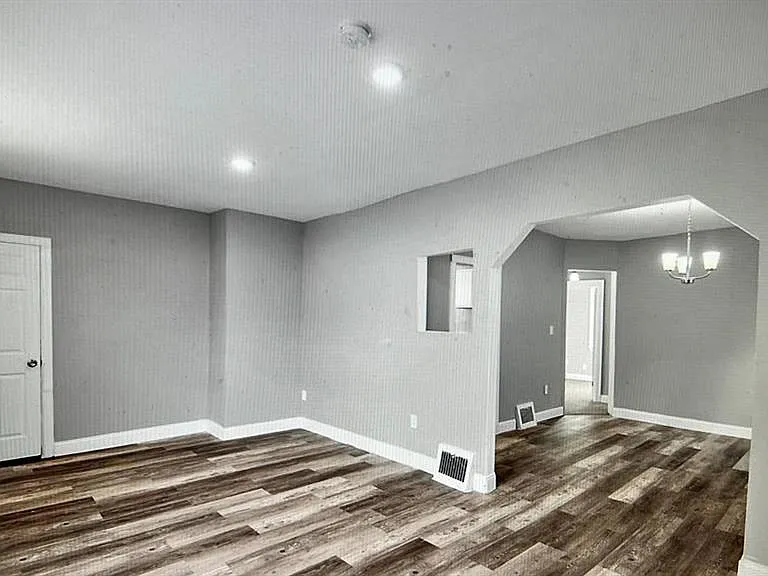 18121 Bentler St — Photo 3