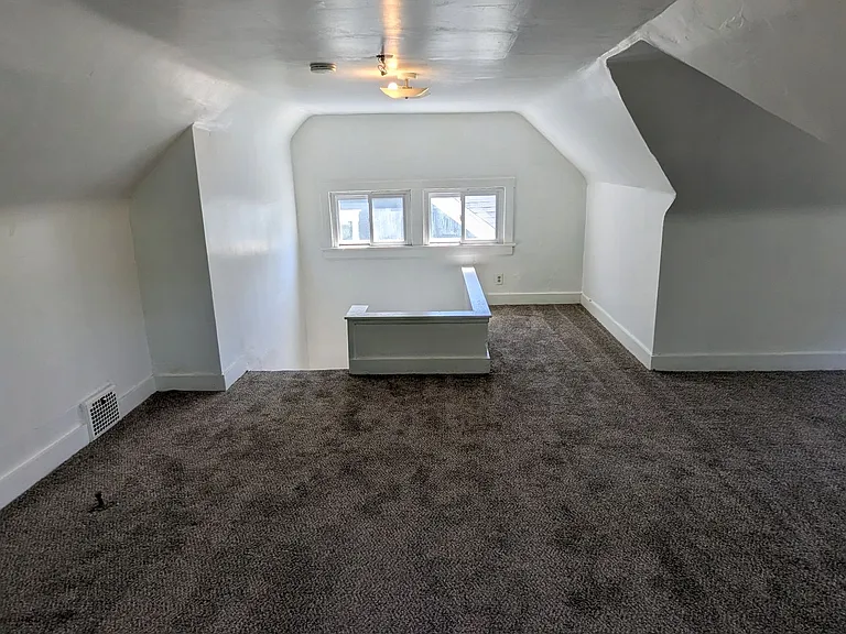 443 W Thornton St — Photo 40