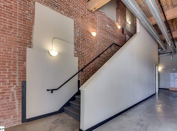5th image of 300 South St #228