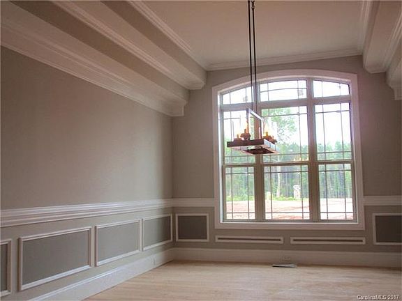 5th image of 147 Castle Dr #23