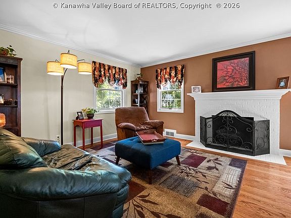 5th image of 844 Lower Chester Rd