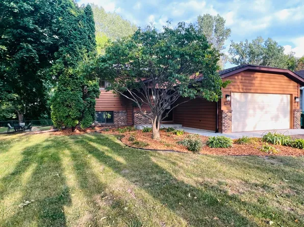 3244 Monterey Ave, Vadnais Heights, MN 55127