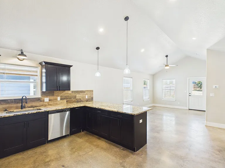 124 Feather Way — Photo 8