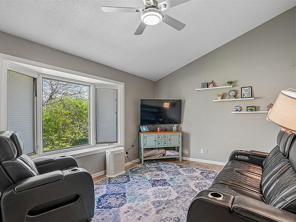 3rd image of 721 E Porter Ave