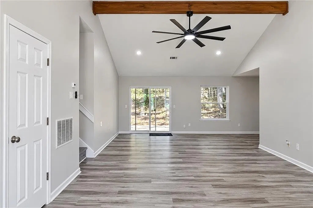 3 bed, 2.0 bath, 1455 sqft, $1,935 — Photo 3